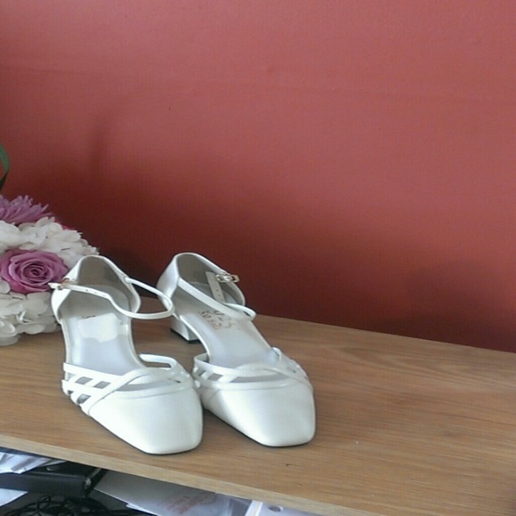 Shoes - Picture 2 of 4