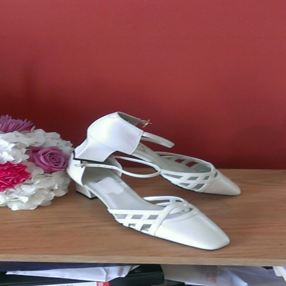 Shoes - Picture 3 of 4