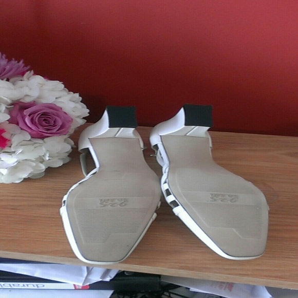 Shoes - Picture 4 of 4