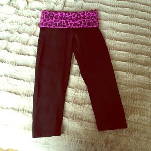 Victoria's Secret black knee high leggings w/print