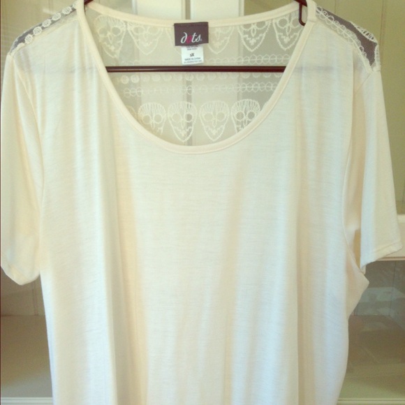 Plus Size - Lightweight Top w/Lacey skull design