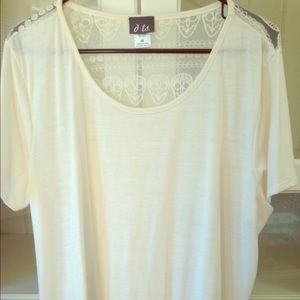 Plus Size - Lightweight Top w/Lacey skull design