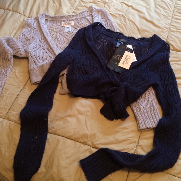 Guess Sweaters - Bundle Guess cropped sweaters