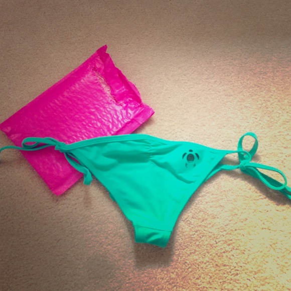 New Mprint bottoms with tags make me offers!