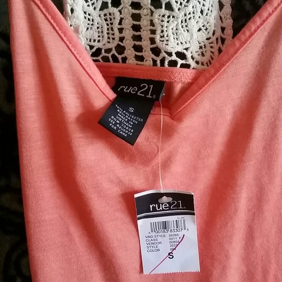 Crocheted back light coral tank top - Picture 2 of 3