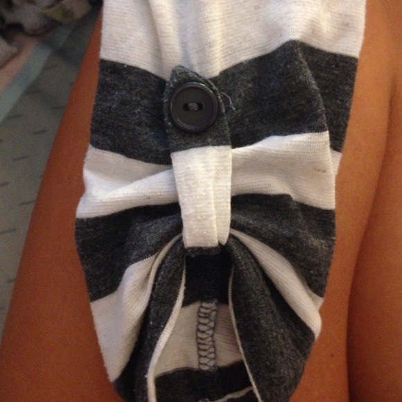 Gray and white striped sweater - Picture 4 of 4