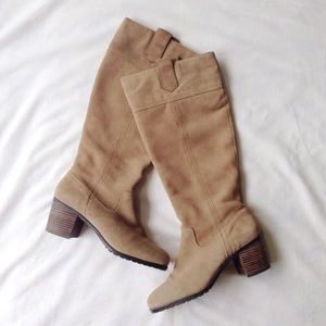 Arturo Chiang suede boots