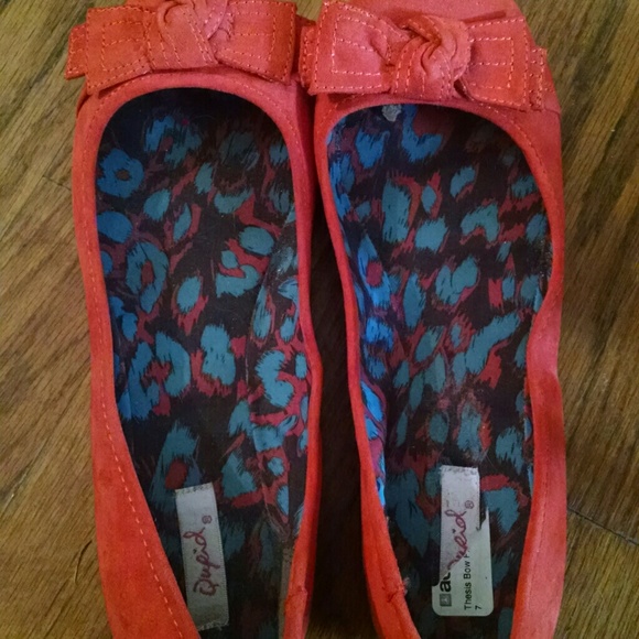 Orange/ bow tie flat - Picture 3 of 3
