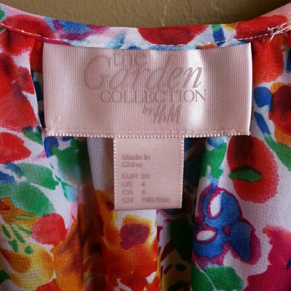 Flowy Floral Ruffled Top - Picture 2 of 3