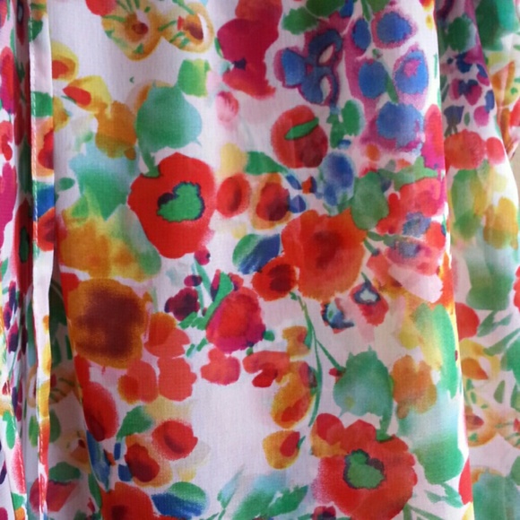Flowy Floral Ruffled Top - Picture 3 of 3