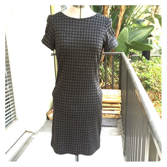 Zara Dresses & Skirts - Zara Gray & Black Houndstooth Print Pencil Dress
