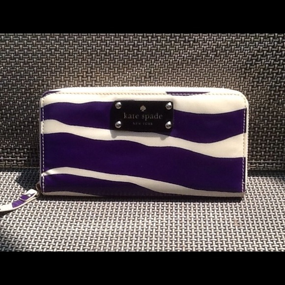 kate spade Handbags - Authentic Kate Spade Daycation Wallet