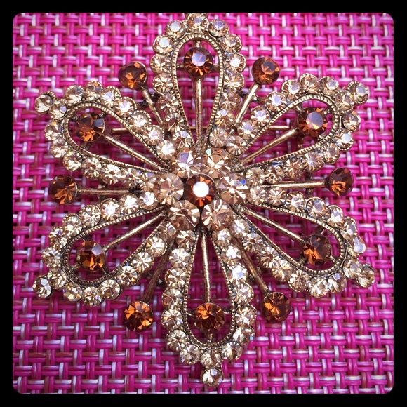 Crystal pin/ necklace