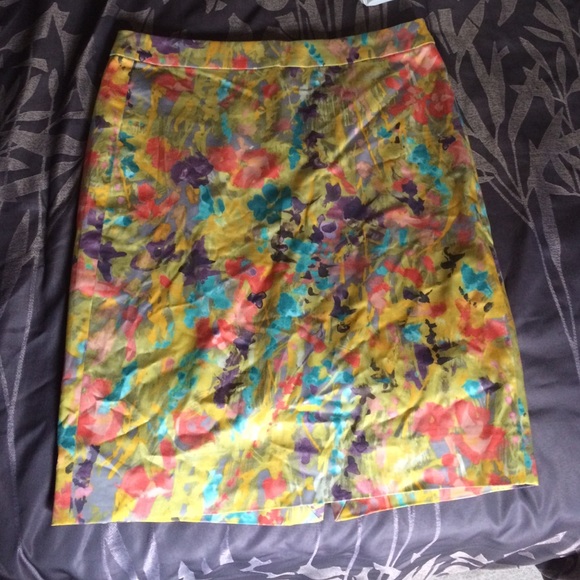 J. Crew Dresses & Skirts - Like new jcrew pencil skirt