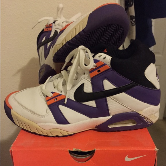 Nike Air Tech Challege size 6.5Y