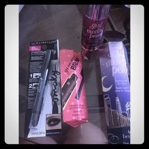 Makeup bundle💄 with free gift!