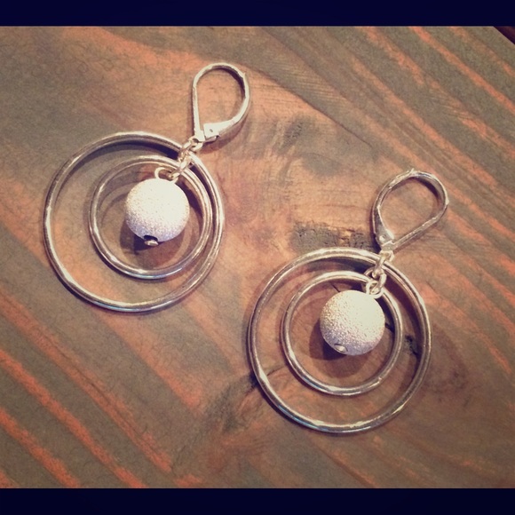 🚫sold🚫Free w purchase! Cute Dillard's earrings