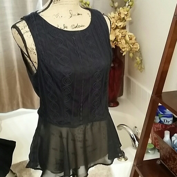 mossimo Tops - Gorgeous Black Peplum Top. Zipper Back.