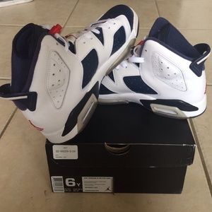 OFFERS? Olympic 6s - Navy/White GS size 6y