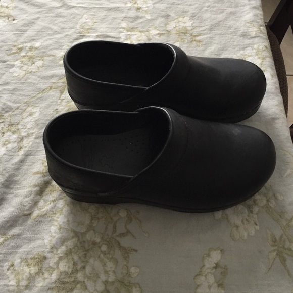 Dansko clogs oiled black new!