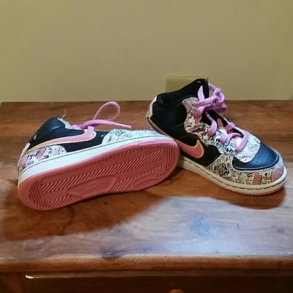 Little Girls Nike sneakers