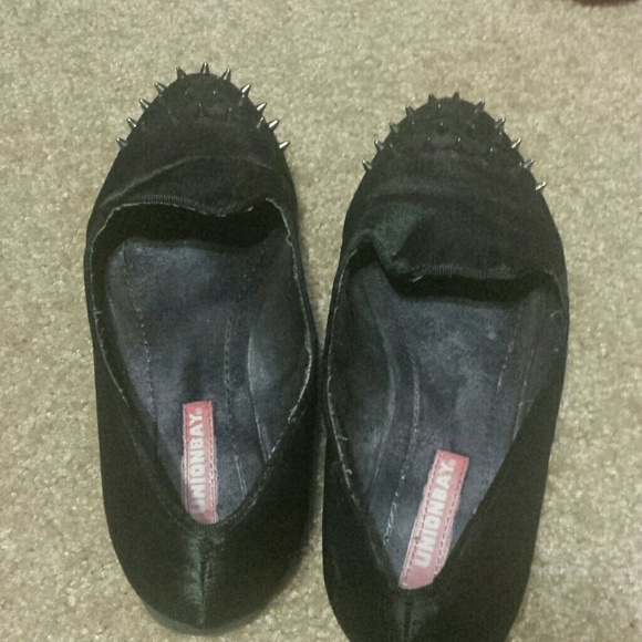 Unionbay spiked toe flats - Picture 4 of 4