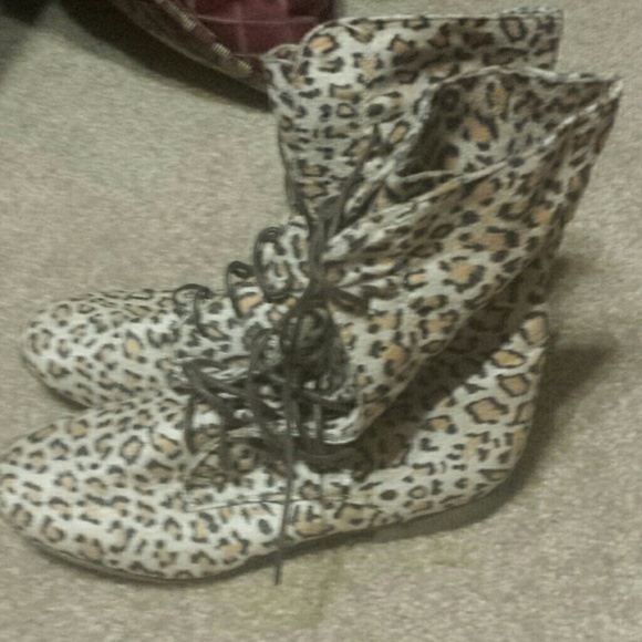 Cheetah print boots - Picture 3 of 4
