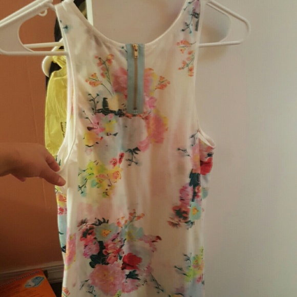 Floral top - Picture 2 of 2