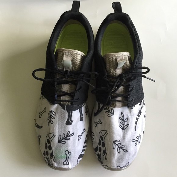 Nike Shoes - NIKE CUSTOM ROSHE