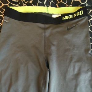 NEW Nike Pro Dry Fit athletic leggings.