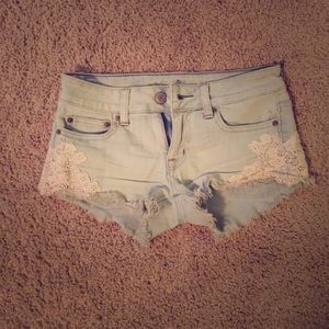 ‼️SWAPPED ON VINTED‼️AE shorts with lace detail