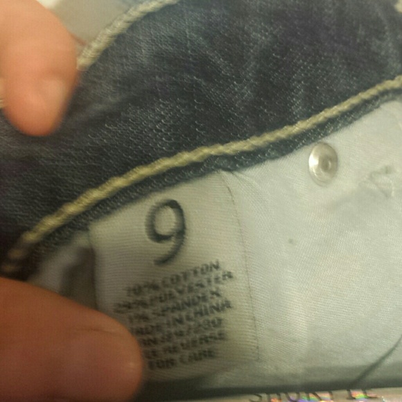 Wet seal embroidered shorts - Picture 4 of 4