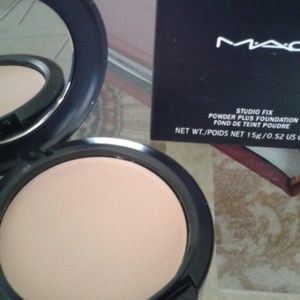 Studio Fix powder plus foundation nc20