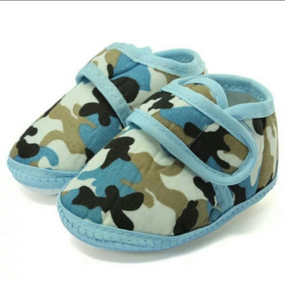 😀 Brand 🆕 Super Cute Blue Camo Soft Sole Shoes❕