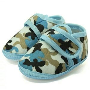 😀 Brand 🆕 Super Cute Blue Camo Soft Sole Shoes❕