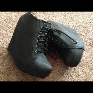 Shoe booties black platform NWOT