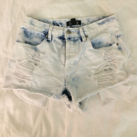 Forever 21 acid wash distressed shorts