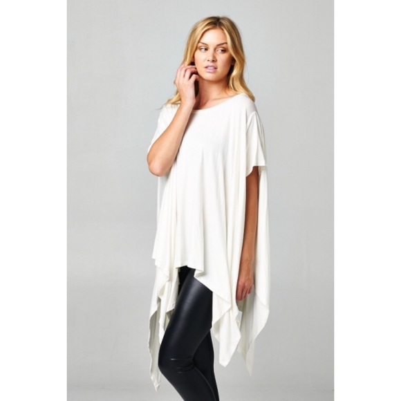 🚫Sold🚫** Ivory short sleeve asymmetrical tunic