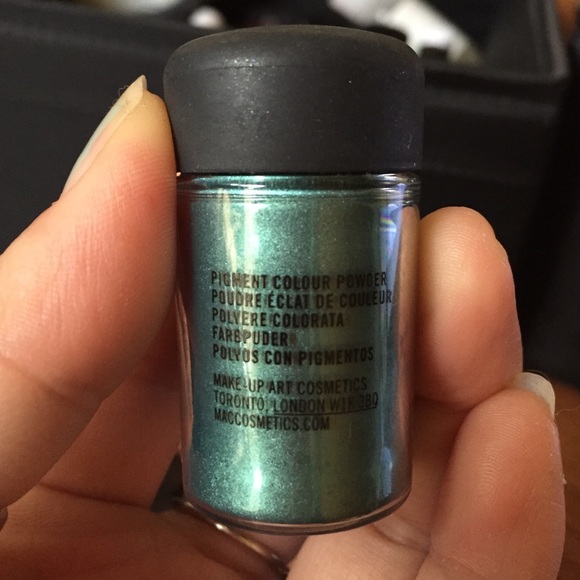 ❤️SOLD❤️Mac pigment in "teal" full size - Picture 4 of 4
