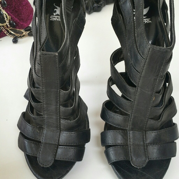 Shoes - Picture 2 of 4