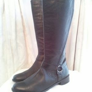 Black leather Vaneli riding boots