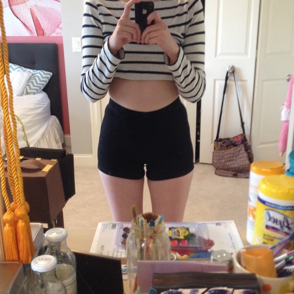 Bullhead black high-waisted shorts - Picture 2 of 4