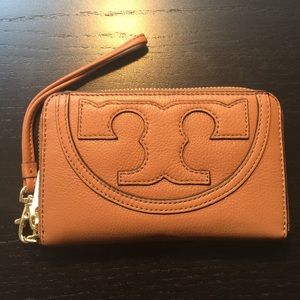 Tory Burch All T Smartphone Wristlet