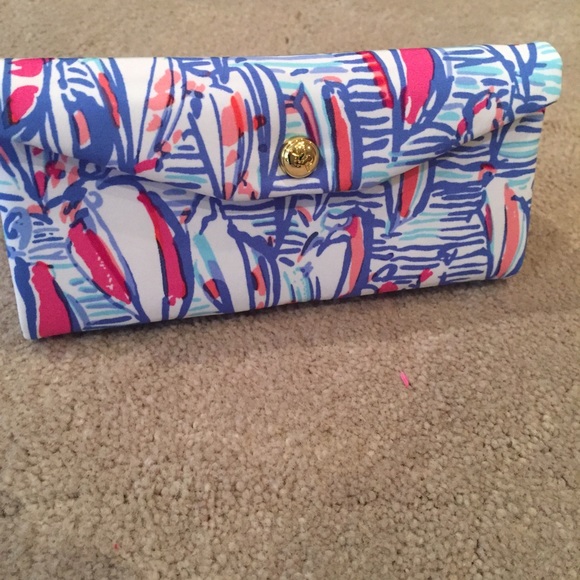 Lilly Pulitzer Red Right Return Sunglasses case