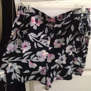 Kimchi Blue Floral Shorts NWT