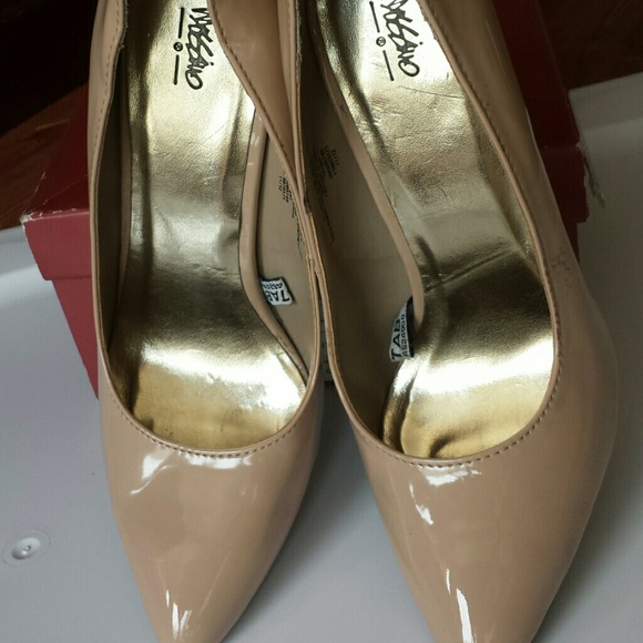 Shoes - Picture 2 of 4