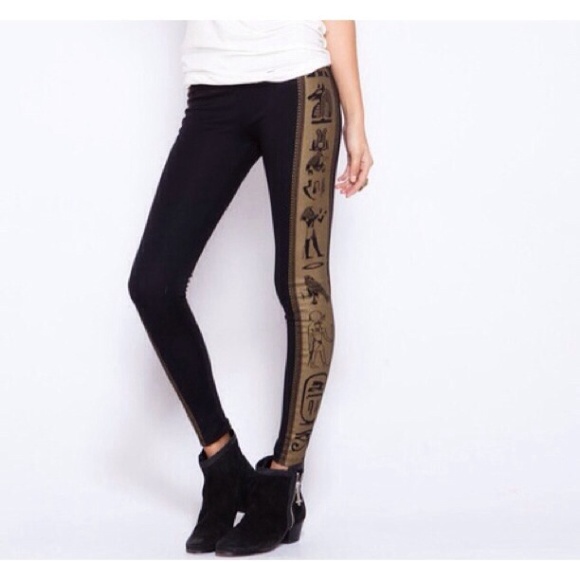 WIDOW Symbol Print High Waisted Leggings