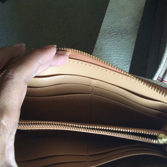 Tory Burch purse and Wallet. Sold - Picture 4 of 4