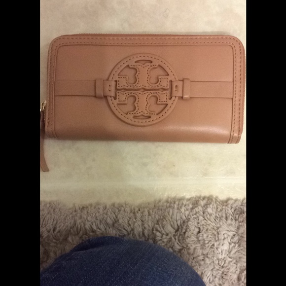 Tory Burch purse and Wallet. Sold - Picture 2 of 4