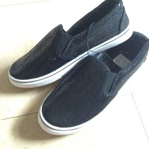 Nwt black gator print💟💟slip-on tennis shoes